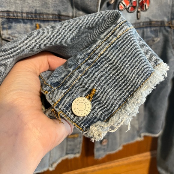 Refuge Denim Jacket with Patches size Medium - Picture 13 of 14